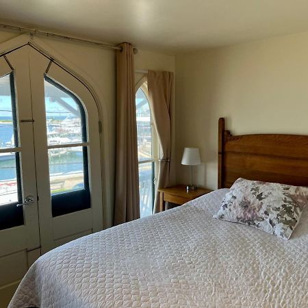 The Attleboro House Hotell Oak Bluffs Exteriör bild